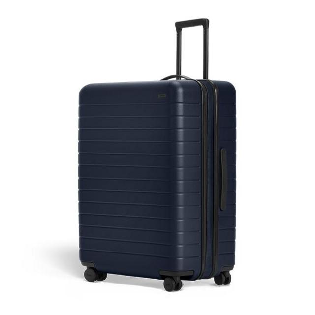 The Large Flex Suitcase in Black