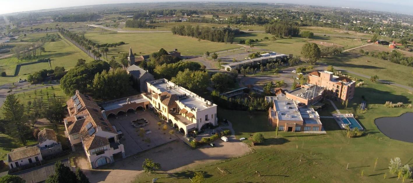 The Wedding Website of Caro Valenzuela and Christian Bergara