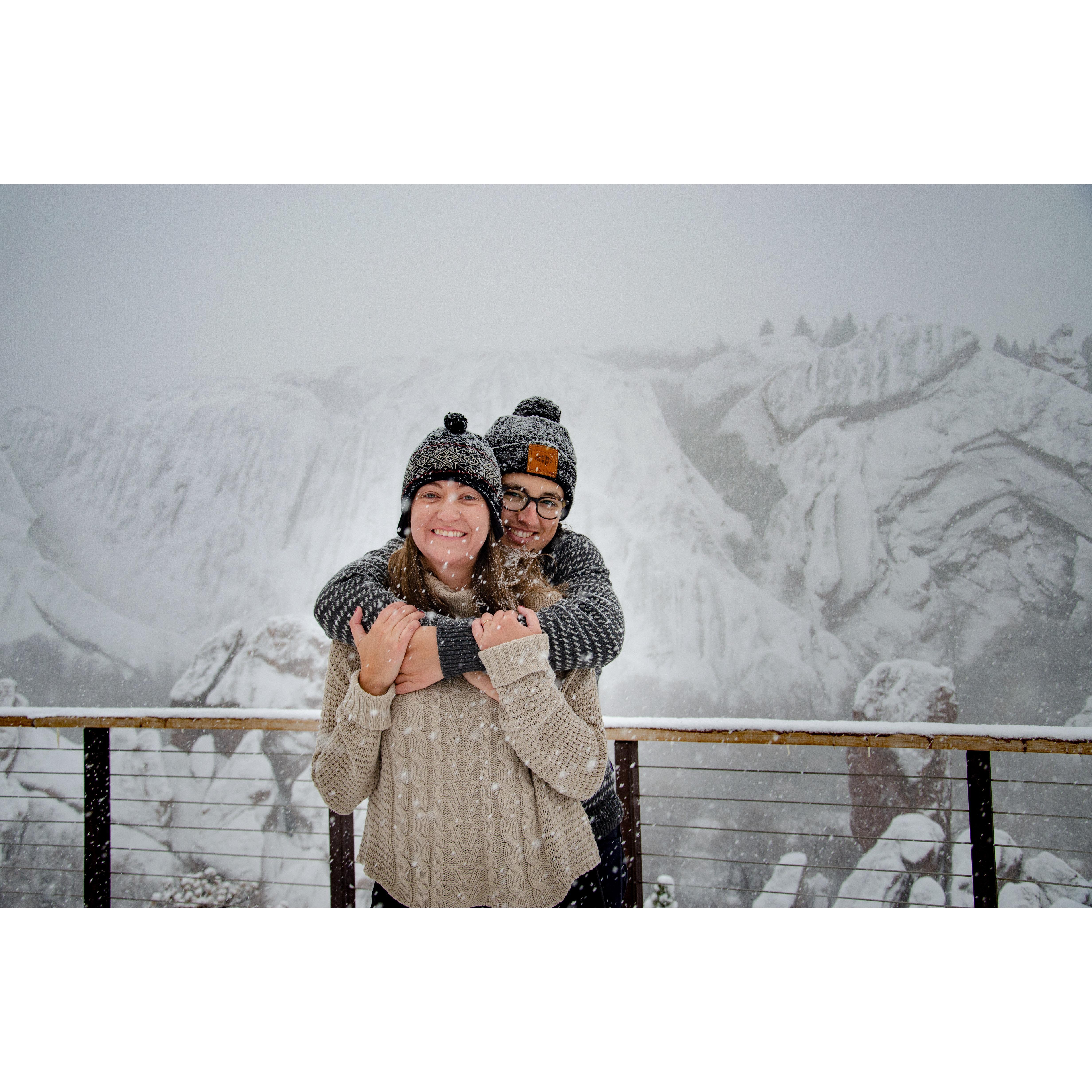 This scenic overlook offers amazing views of the red rock formations. We especially loved how the snow showed off the dimensions of the formations.
