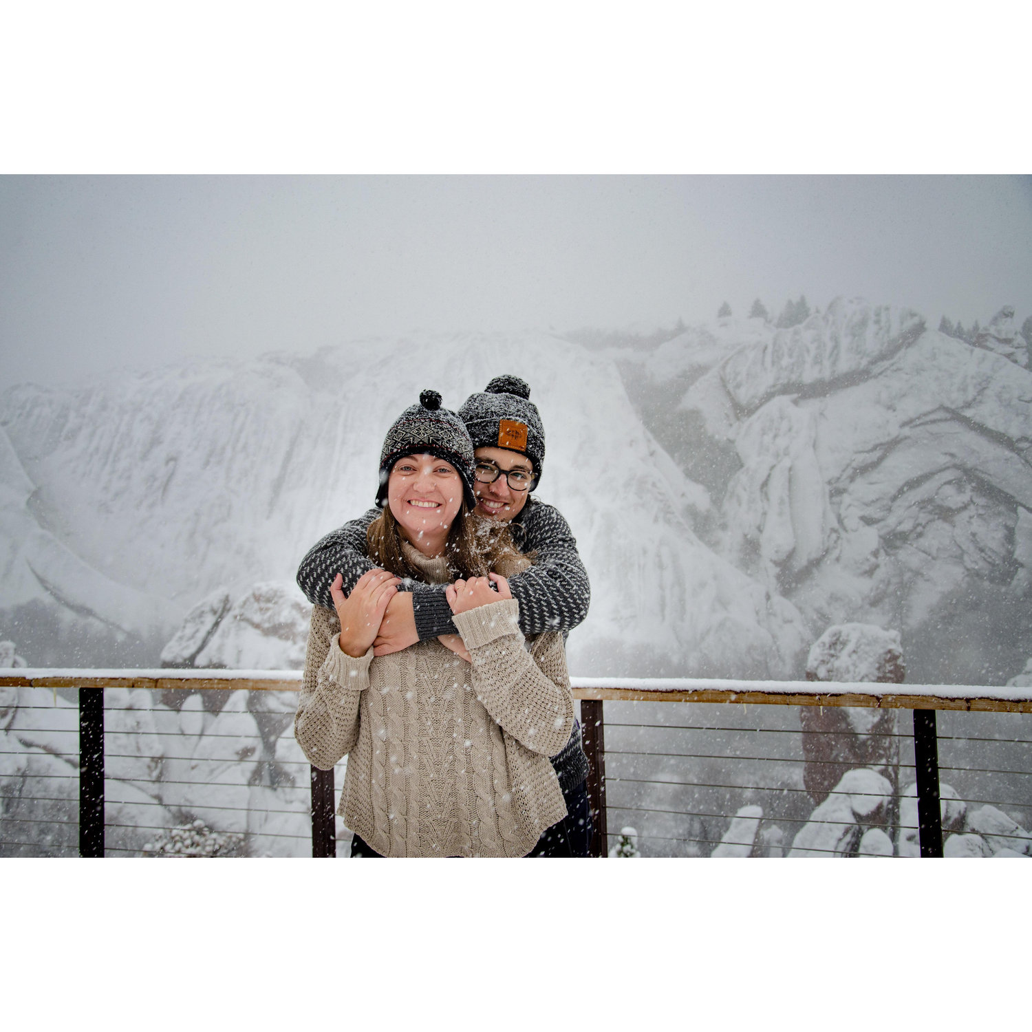 This scenic overlook offers amazing views of the red rock formations. We especially loved how the snow showed off the dimensions of the formations.