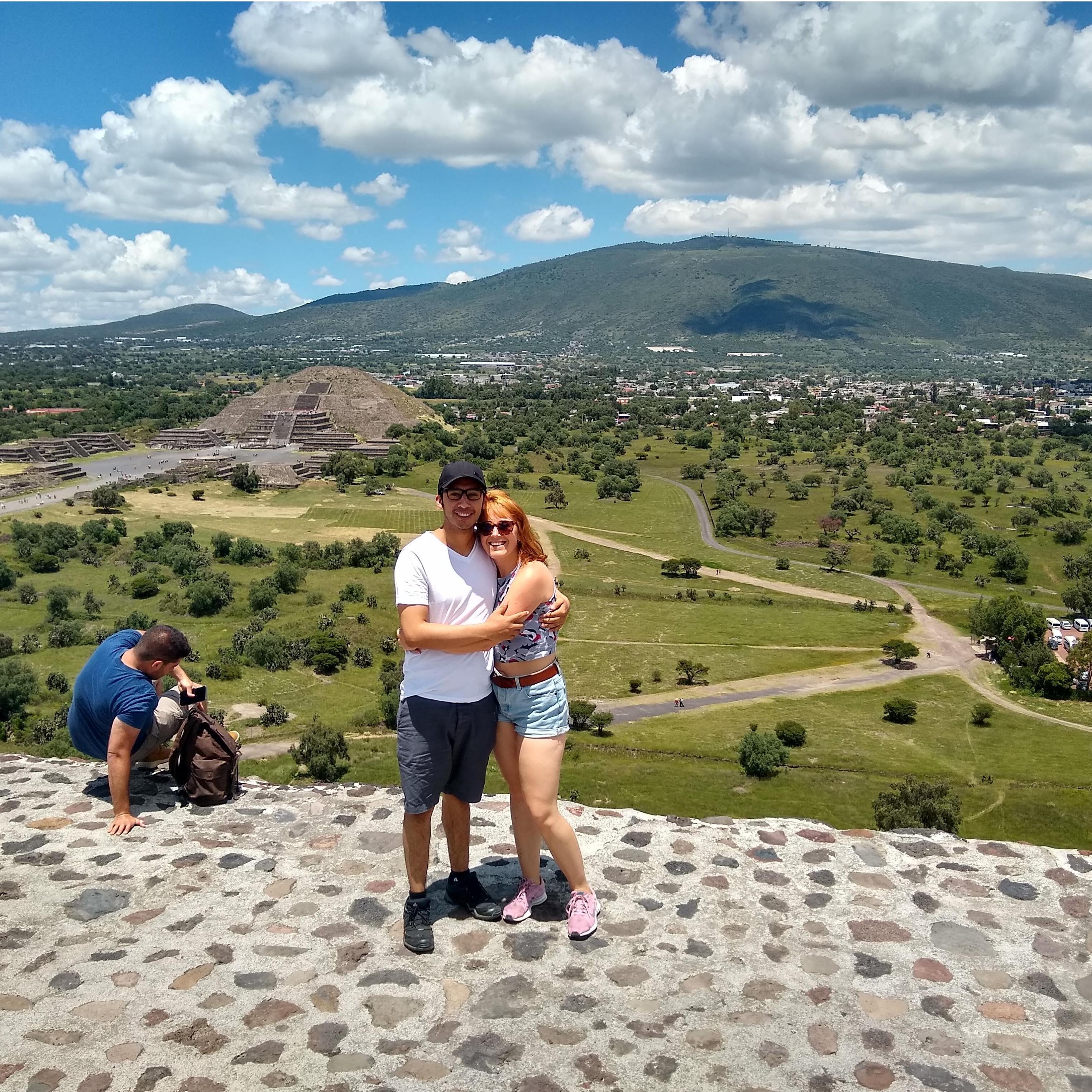 2019: Visiting the pyramids in Teotihuacán, Mexico in. // Visitando los pirámides de Teotihuacán en México.