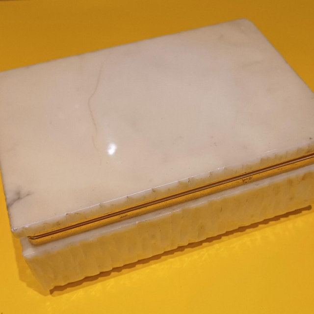 Vintage Mid-century Cream hand carved alabaster jewelry/trinket box