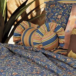 Frontier Flower Neckroll