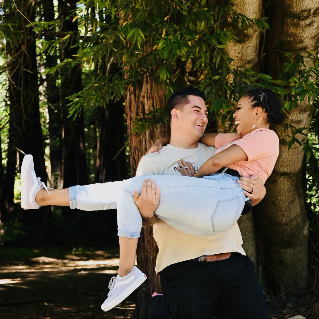 Jocelynn: "Smile for the photo and then put me down IMMEDIATELY."
Josh: "Relaxxxx"