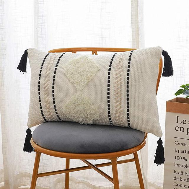 SEEKSEE Boho Cotton Hand-Woven Tassel Lumbar Throw Pillow Covers, Black Tufted Decorative Throw Pillow Covers, for Bedroom and Living Room Sofa (Lumbar 12 x 20 Inches,1pcs)