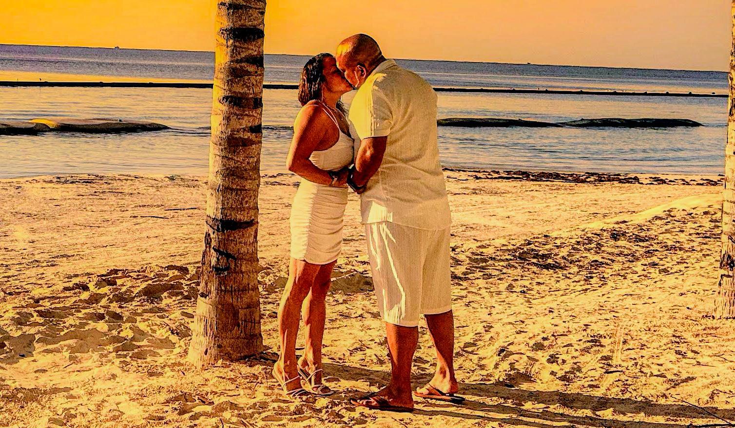 The Wedding Website of Ashley Lopez and Javi Yunez