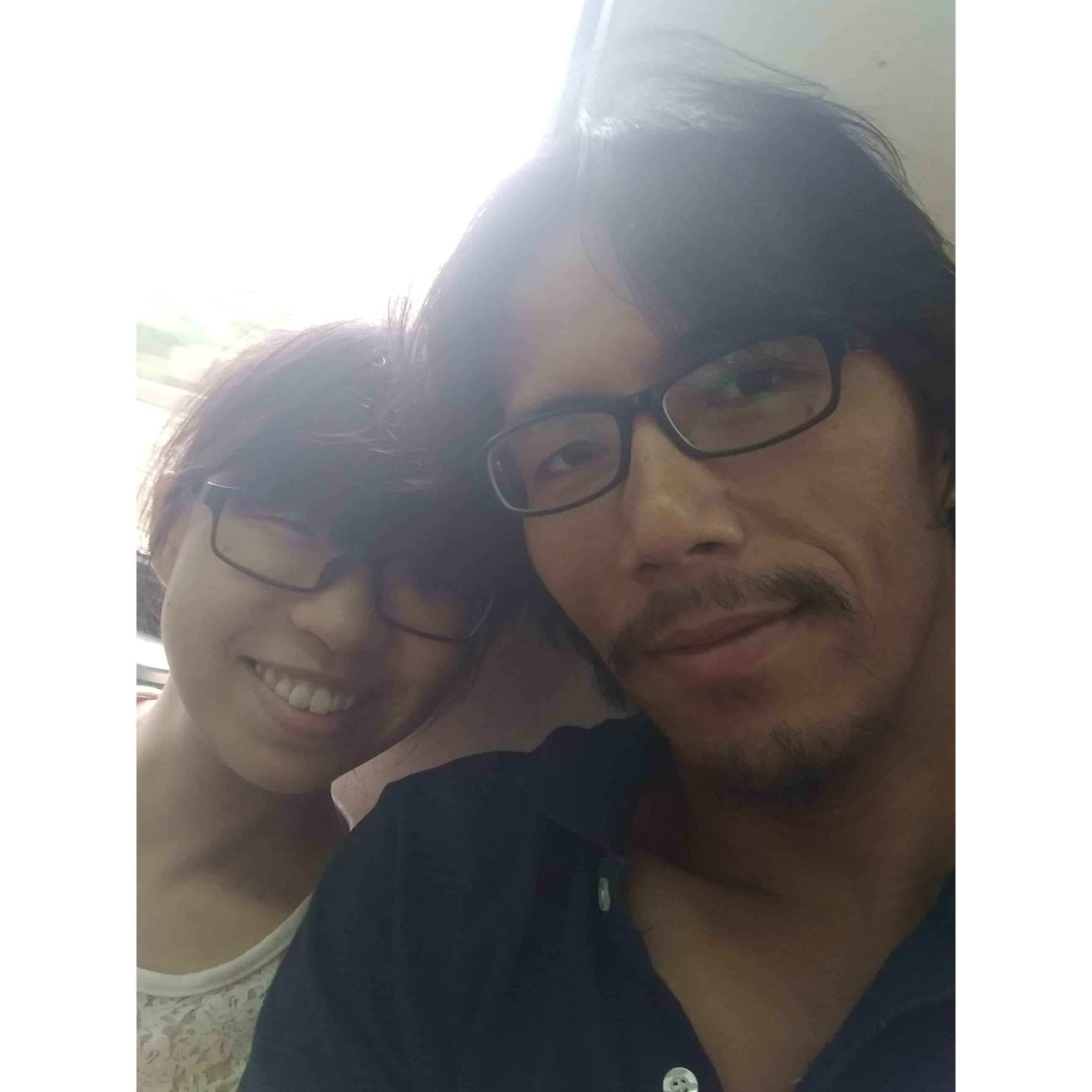 清文體驗用悠遊卡搭火車。