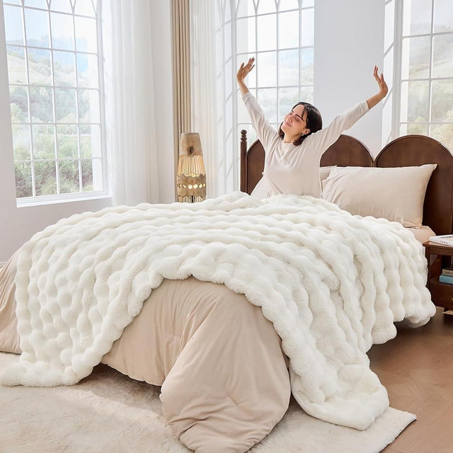 Jeyfull Fluffy Blanket for Couch Soft Luxury Faux Rabbit Fur Throw Cozy Fuzzy Plush Bubble Blanket Thick Warm Decorative Throw for Bed, Sofa (King Size 108''x90'', Cream White)