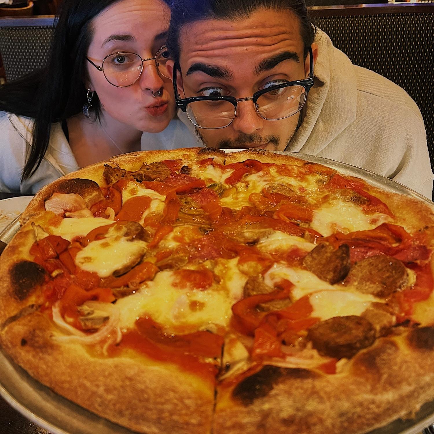 The best pizza we've ever had, before a Joji concert in Chicago! 10.07.2022