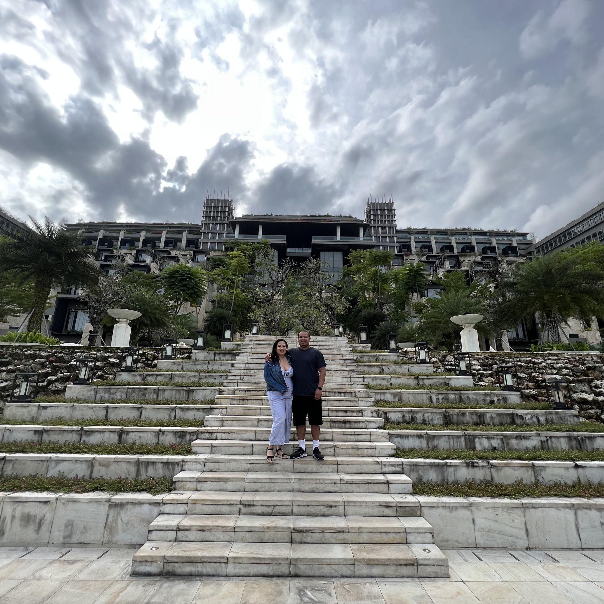 in front of the Apurva Kempinski, the most beautiful hotel!
