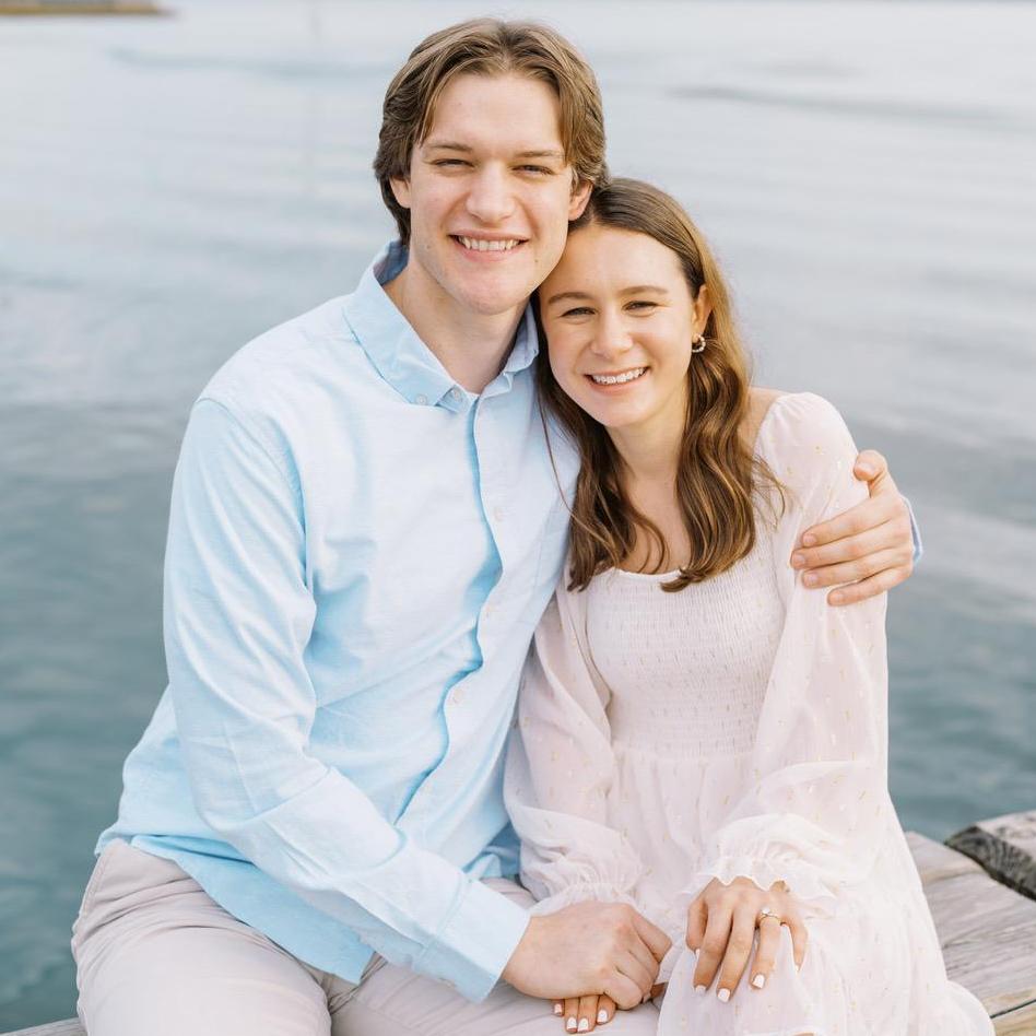 12.18.2021
Engagement photos in Charleston!