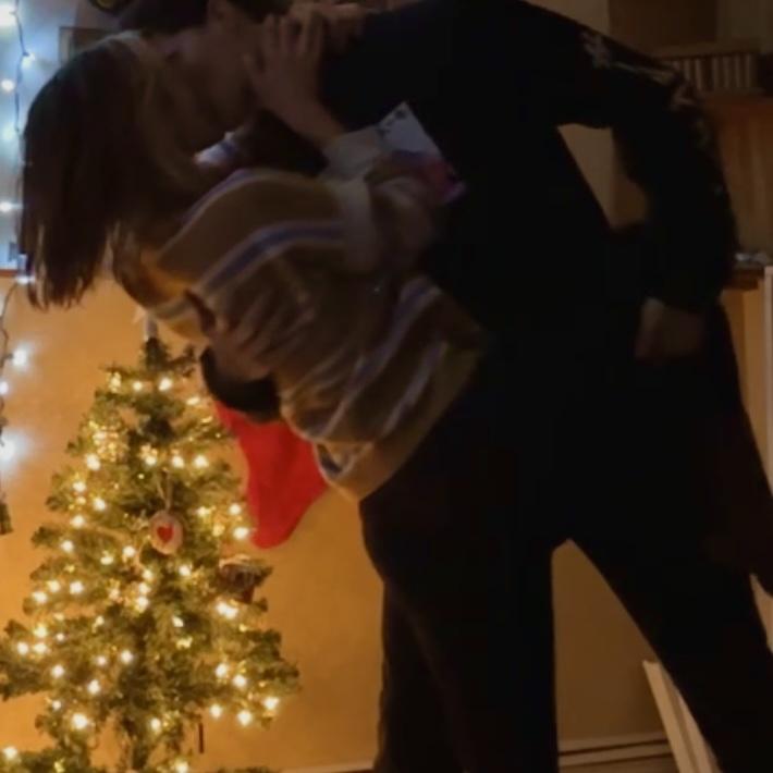 Christmas dancing
(12/05/2022)