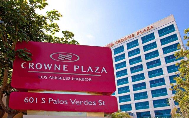 The Wedding Website of Robert Shannon and Amelia Wentworth