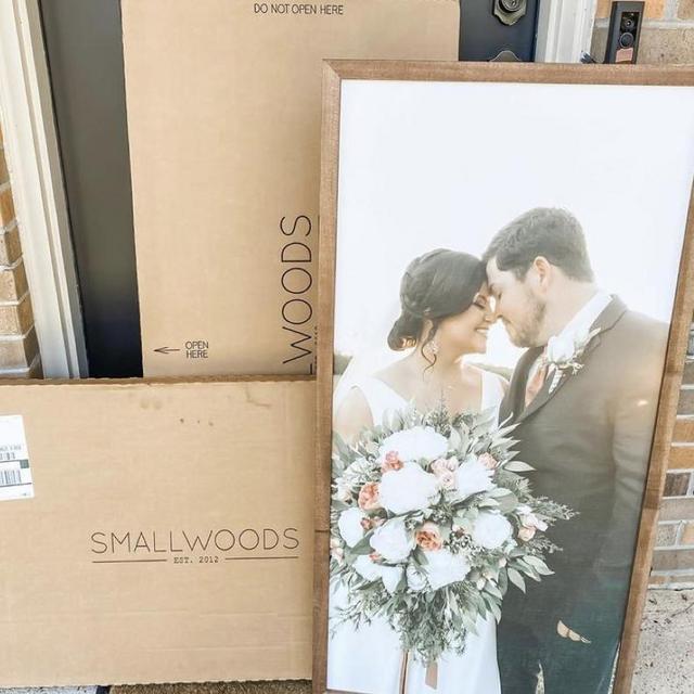 “Smallwoods Home” frames for wedding photos