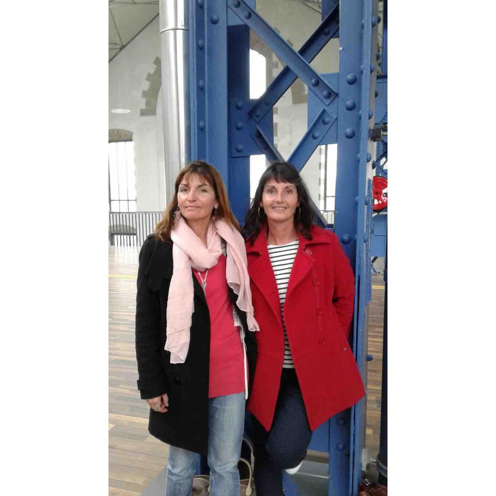 Fashionable sisters