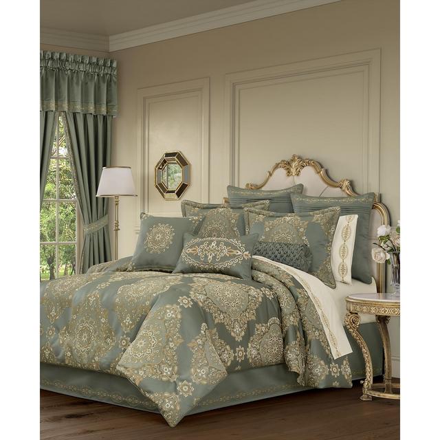 J Queen New York Soprano 4 Piece Comforter Set, King