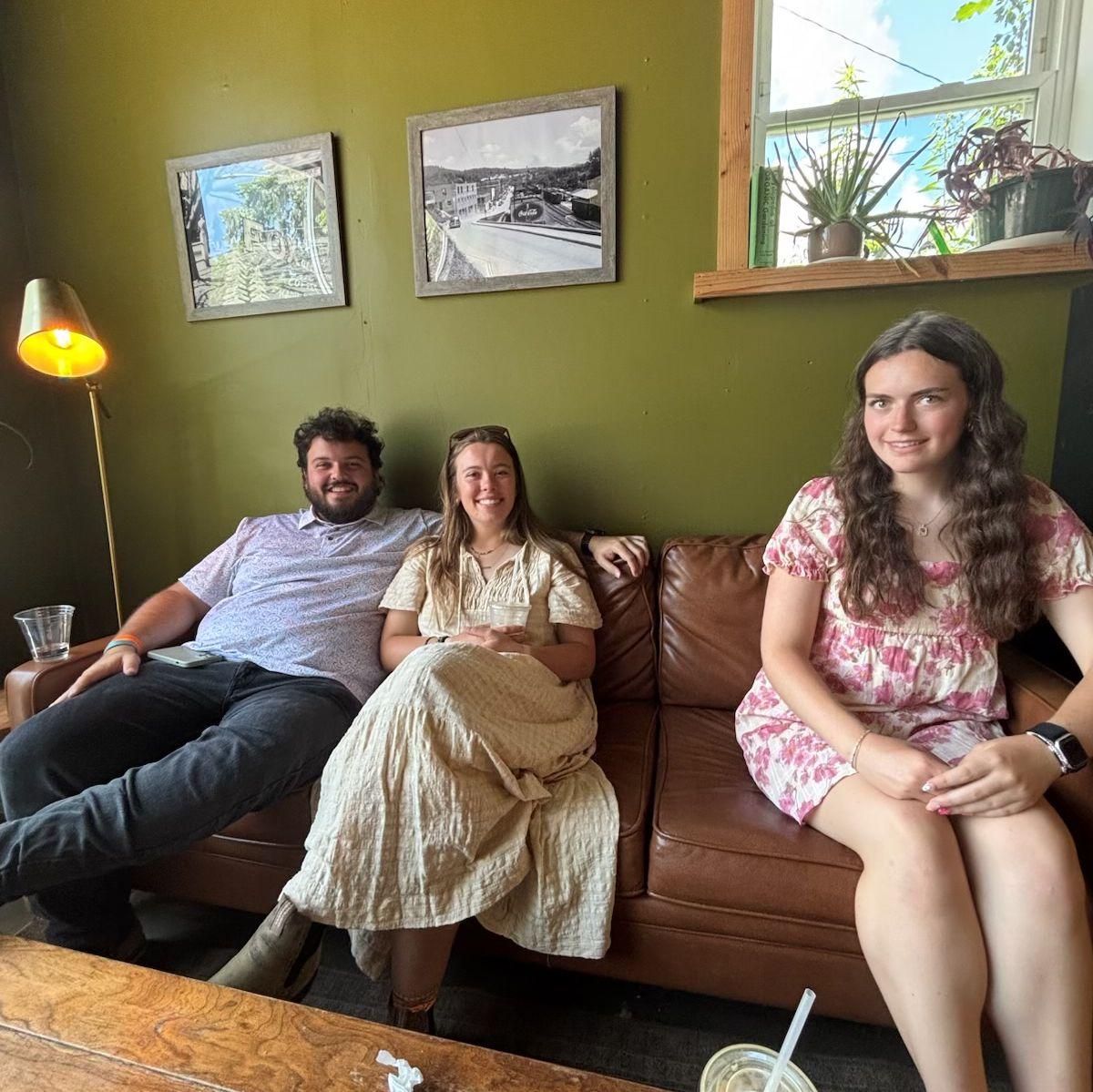 Moments before Carson asked Julia to be his girlfriend (ft Madelyn feeling awkward at Fox and the Fig)