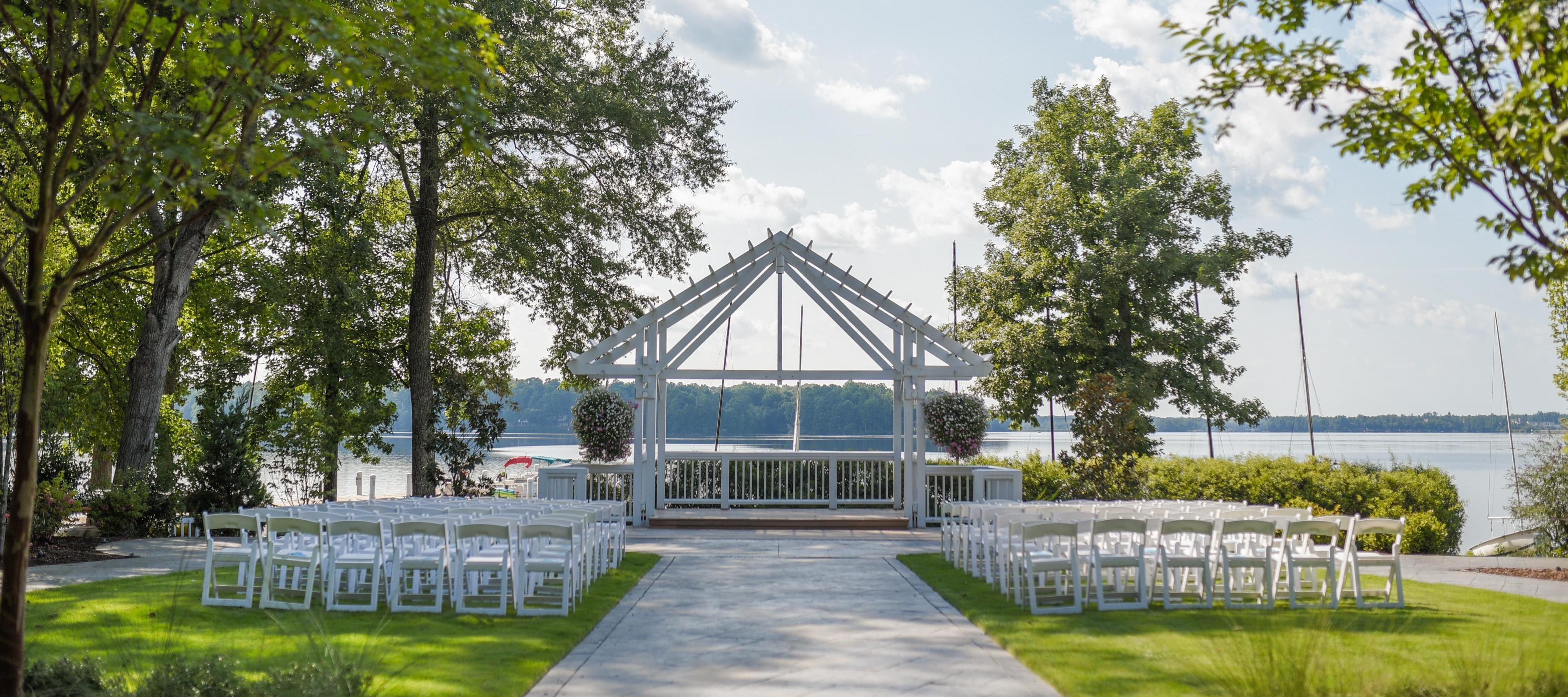 The Wedding Website of Imogen Ott and Noah Lucas