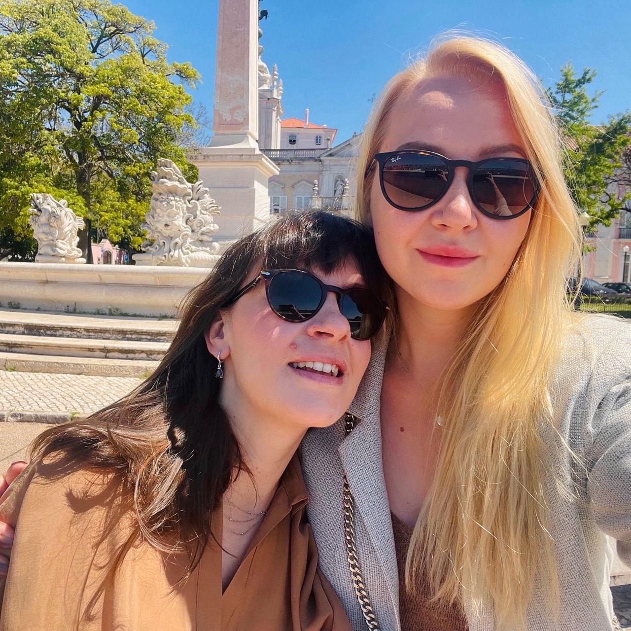Elina and her sister Olga in Lisbon, 2022