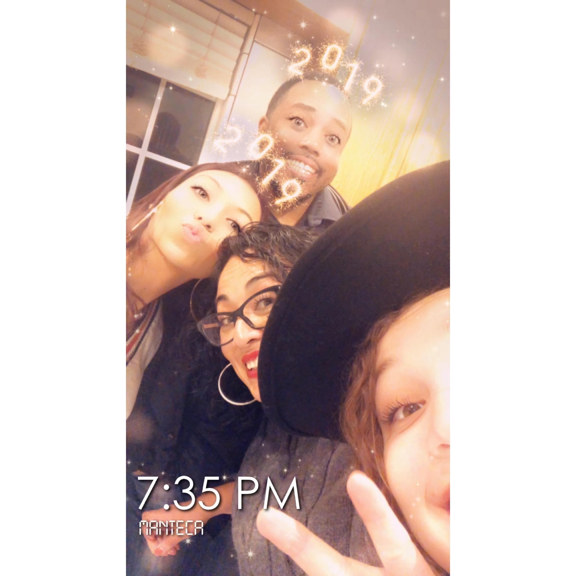 Ringing the New Year with familia 2019