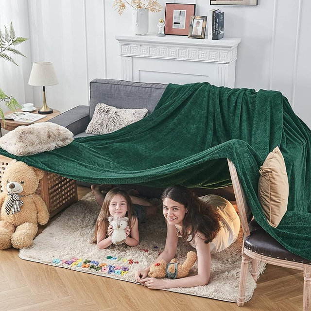 NEWCOSPLAY Super Soft Queen Blanket Forest Green Premium Silky Flannel Fleece Leaves Pattern Lightweight Bed Blanket All Season Use (Forest Green, Queen(90"x90"))