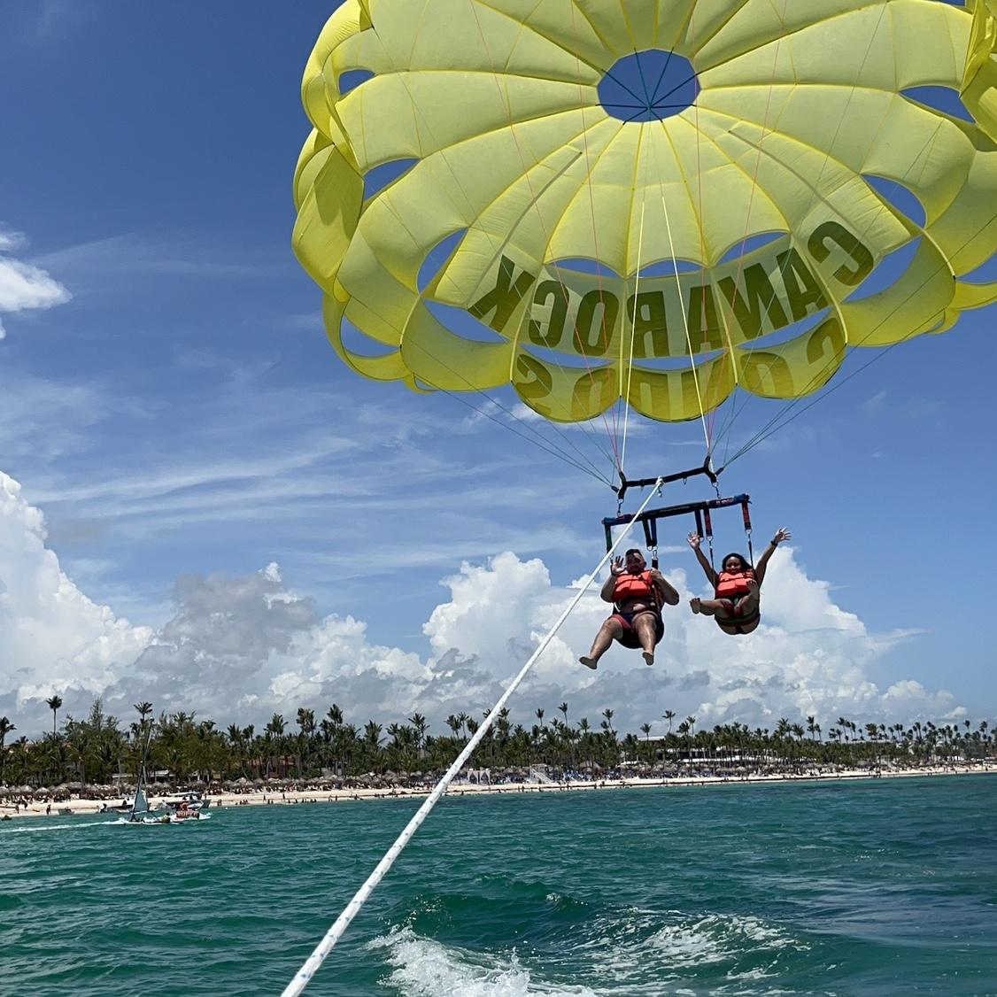 2023 Convinced Julian to parasail in the Philippines!