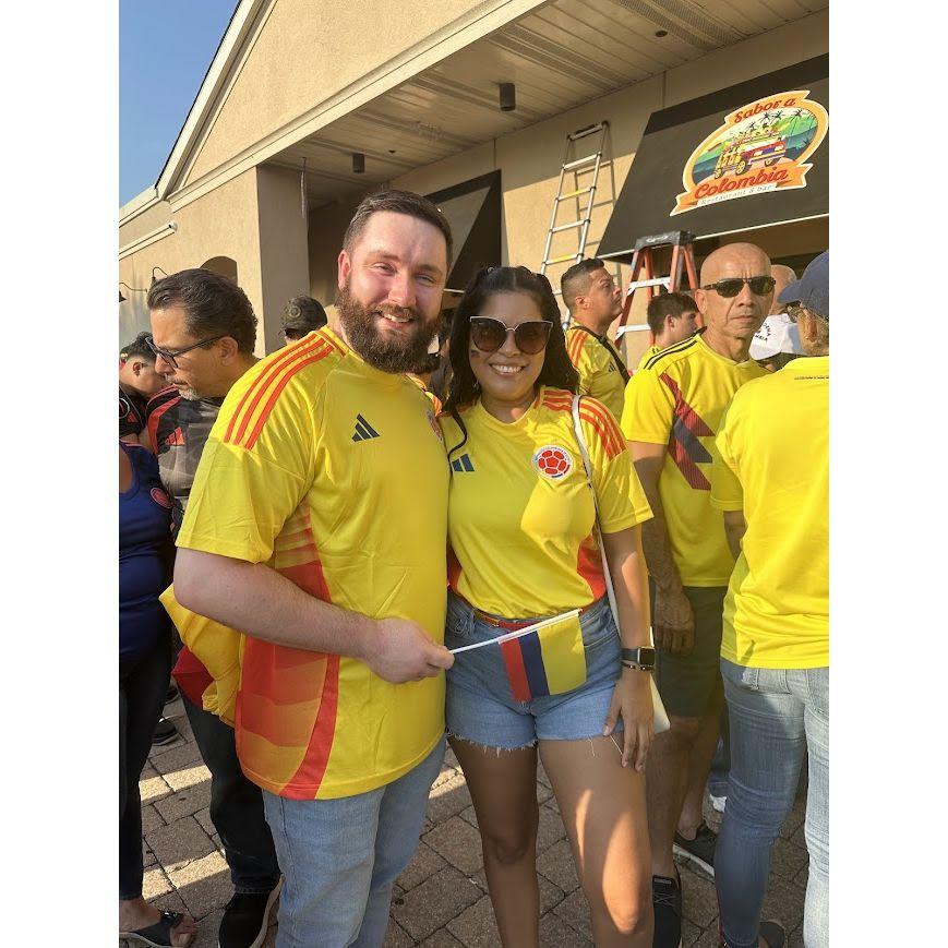 Supporting Colombia soccer team. Vamos mi trocolor!