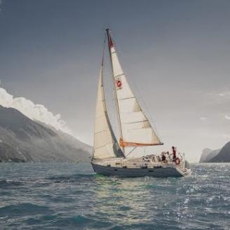 Honeymoon: Sailing Lesson in Lake Garda