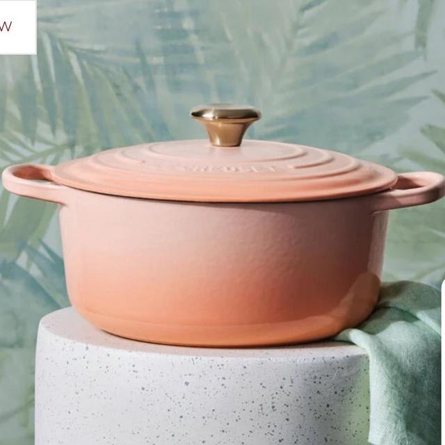 Signature Round Dutch Oven