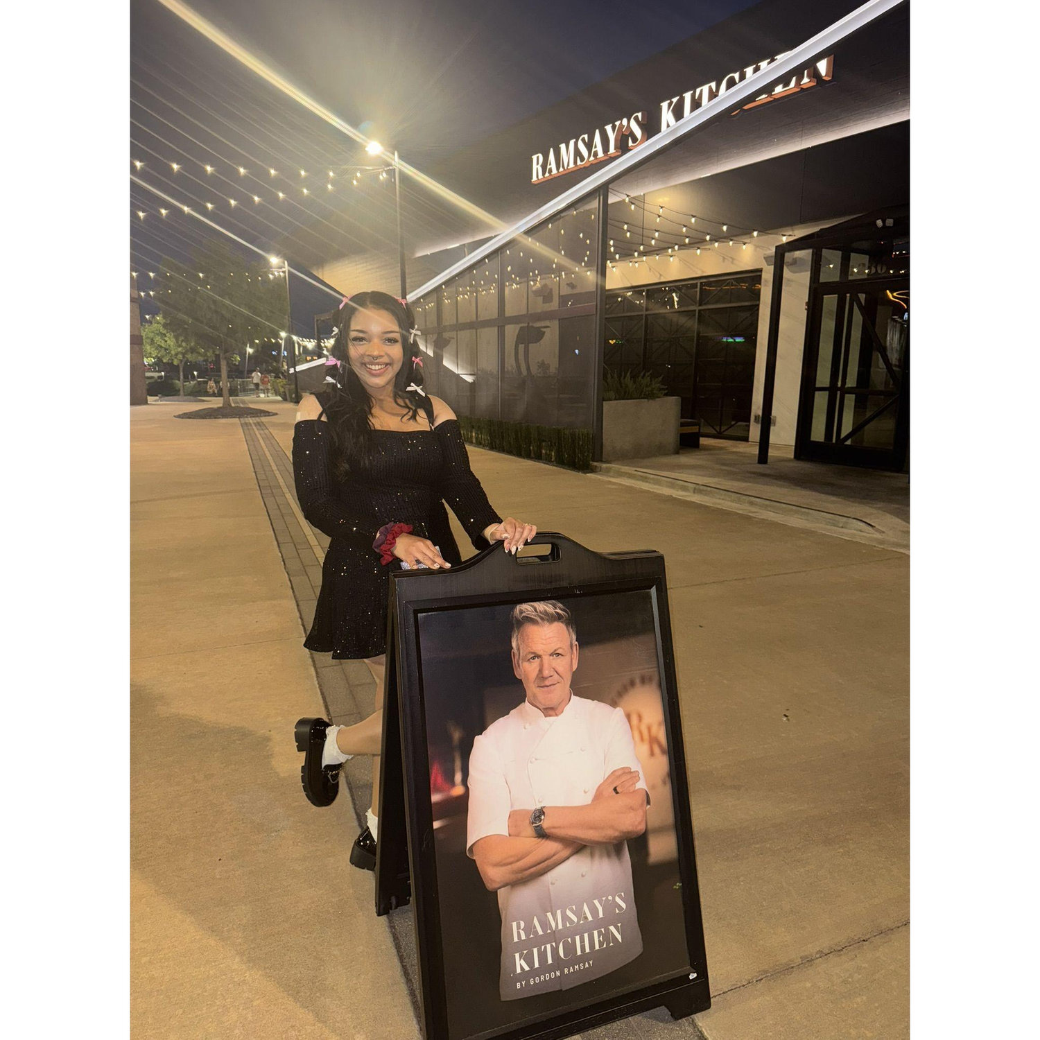The bride with her idol, Gordon Ramsay! LOL August 2025