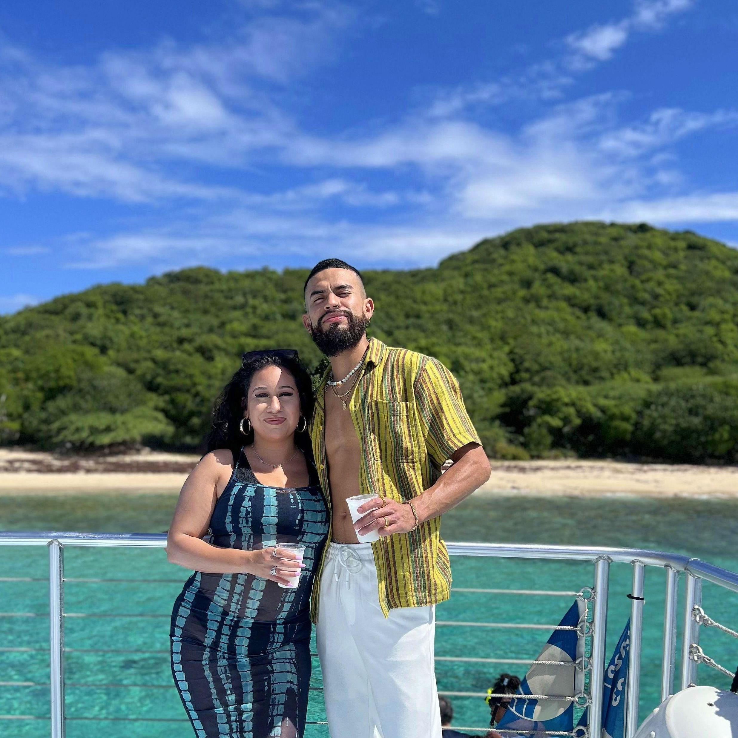 Adrián booked a trip to a beautiful beach in Puerto Rico and proposed to Elayne!
