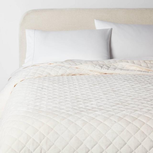 Full/Queen Luxe Diamond Stitch Velvet Quilt Ivory - Threshold™