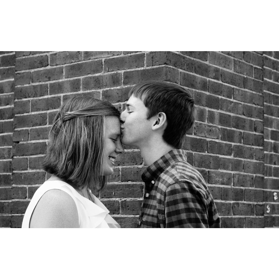 The FAMOUS forehad kiss from Brayden's senior pictures