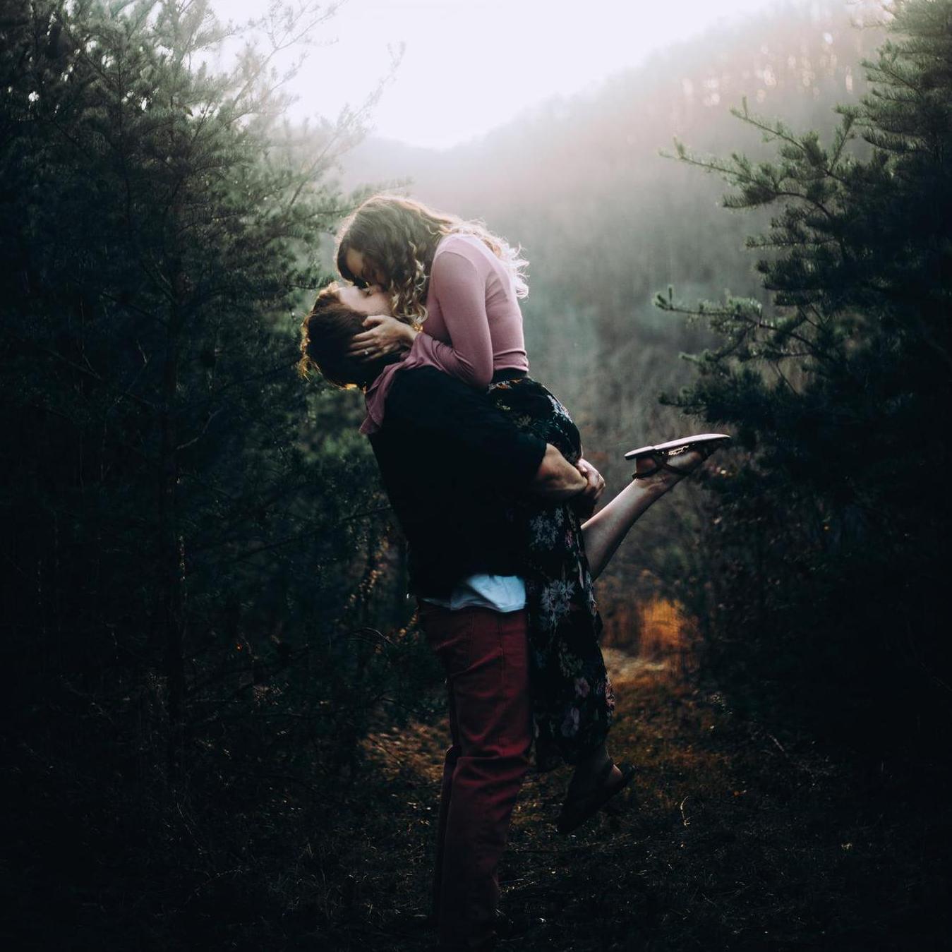 Engagement photos by Jessica Little Sizemore