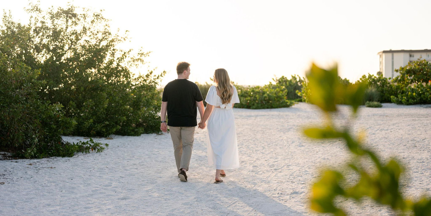 The Wedding Website of Danielle Dwyer and Hale Condon