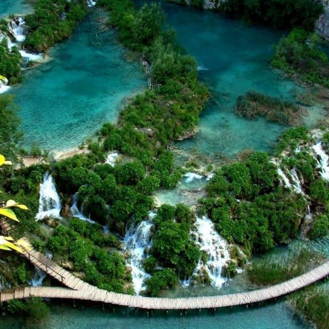 Plitvice Lakes Day Tour from Split or Trogir