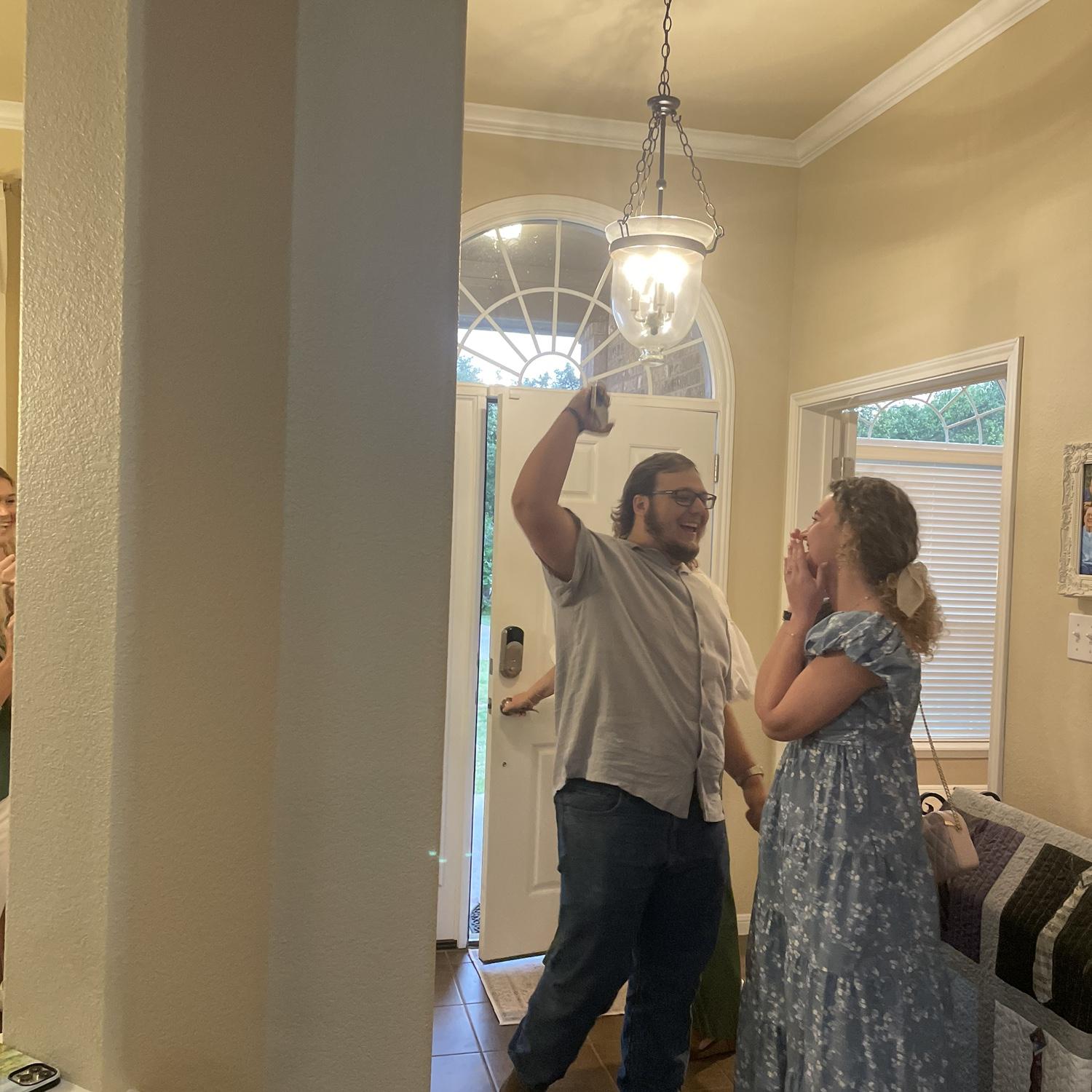 Woohoo! We’re engaged! 🤍💍🎉🙌🏻