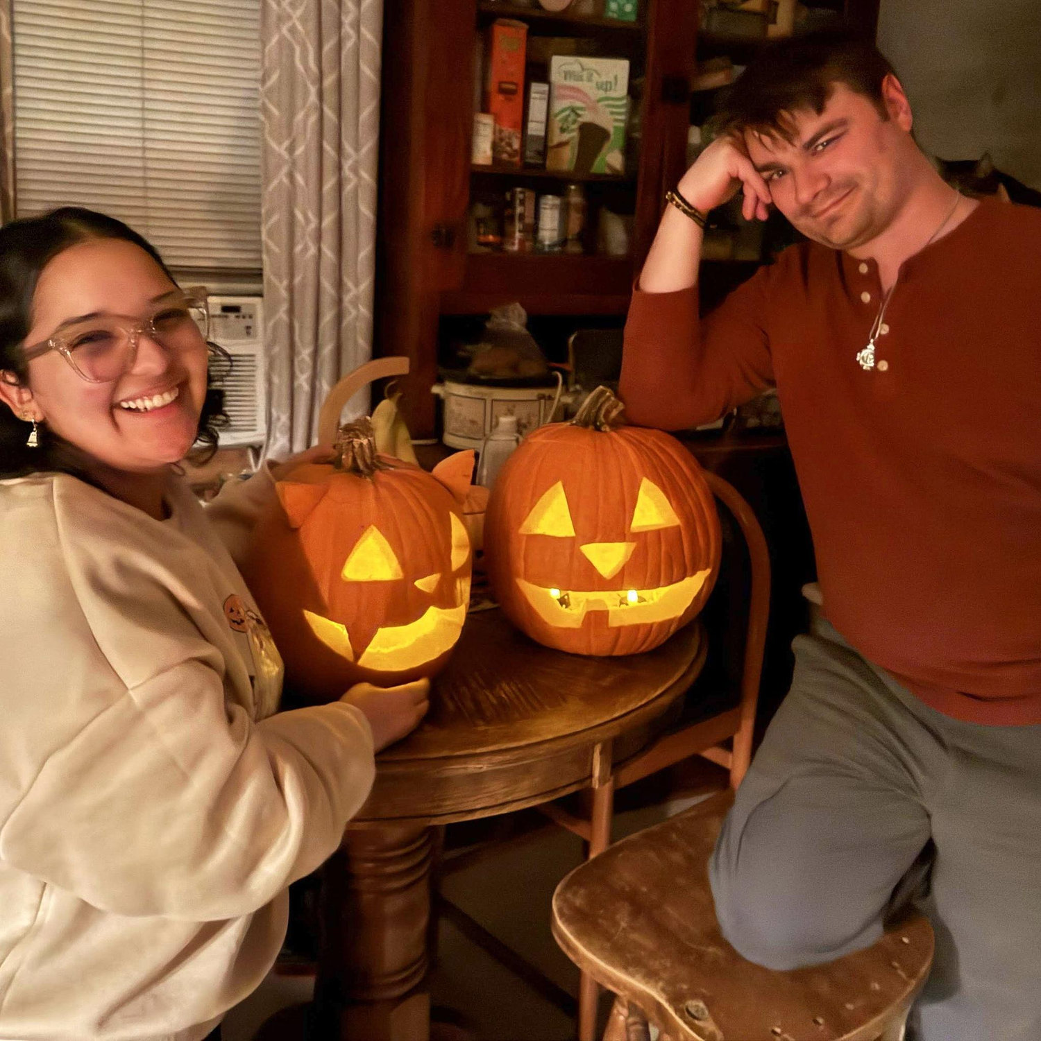 Our first time carving pumkins! (It was also Maria´s first time carving ever)