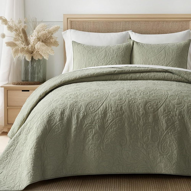 EVERGRACE 100% Cotton Paisley Quilt Set, Queen Size 3 Piece Set – Prewashed Lightweight Bedspread with 2 Shams, Soft & Breathable Matelasse Coverlet for All-Season Comfort, Light Sage Green
