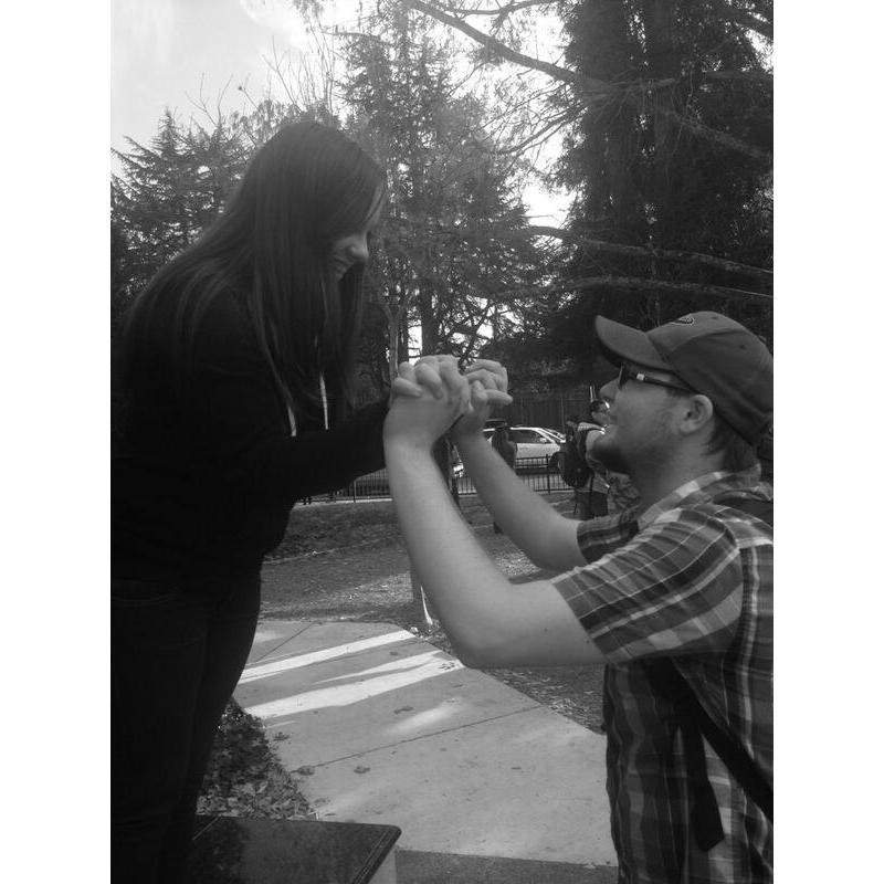 On December 16, 2013 Makayla said yes to being Jordan's girlfriend.