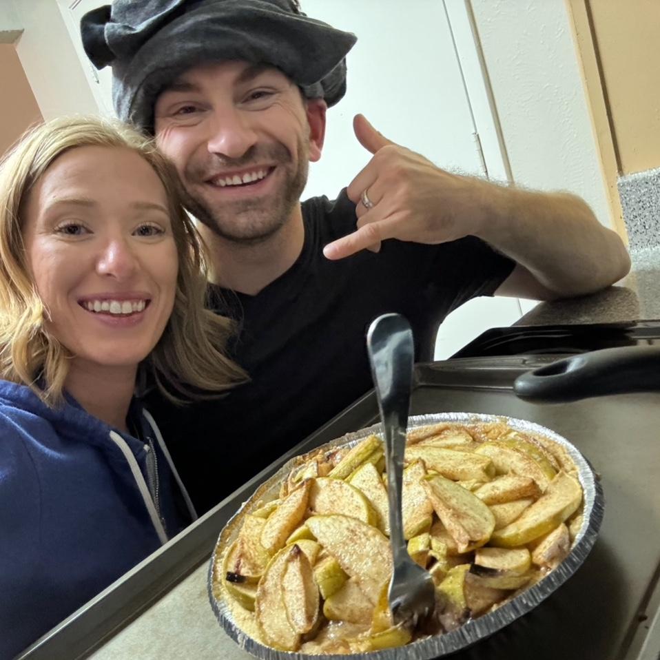 We cooked an apple pie, blindfolded!