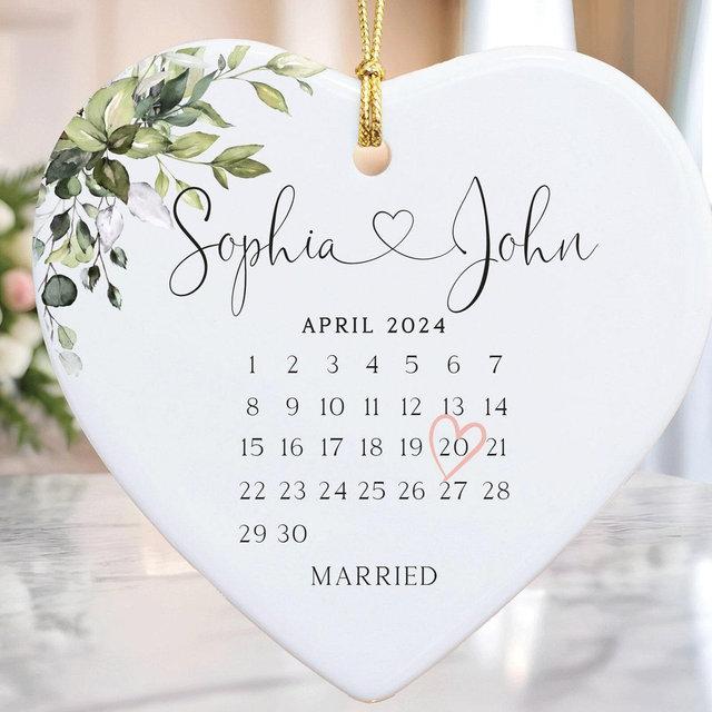 Married Ornament, Wedding Gift, Gift for newlyweds, Wedding Date ornament,Calendar Anniversary Gift, Ceramic married ornament, Newlywed Gift