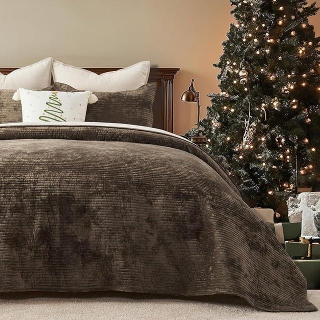 EVERGRACE Velvet Quilt Set King Size, Luxurious Soft Velvet Bedding Sets, Lightweight Velvet Comforter for All Season, Striped Channel Bedspread Coverlet with 2 Shams, Mushroom Brown