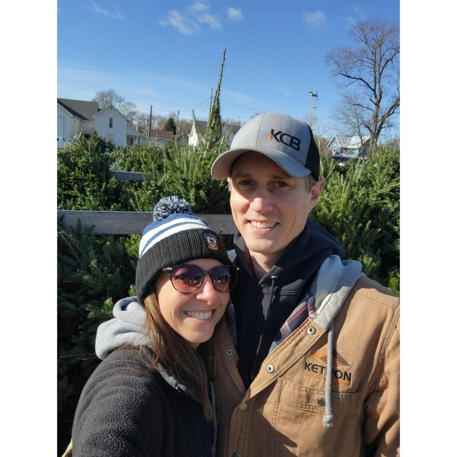 They are a good tree-picking team