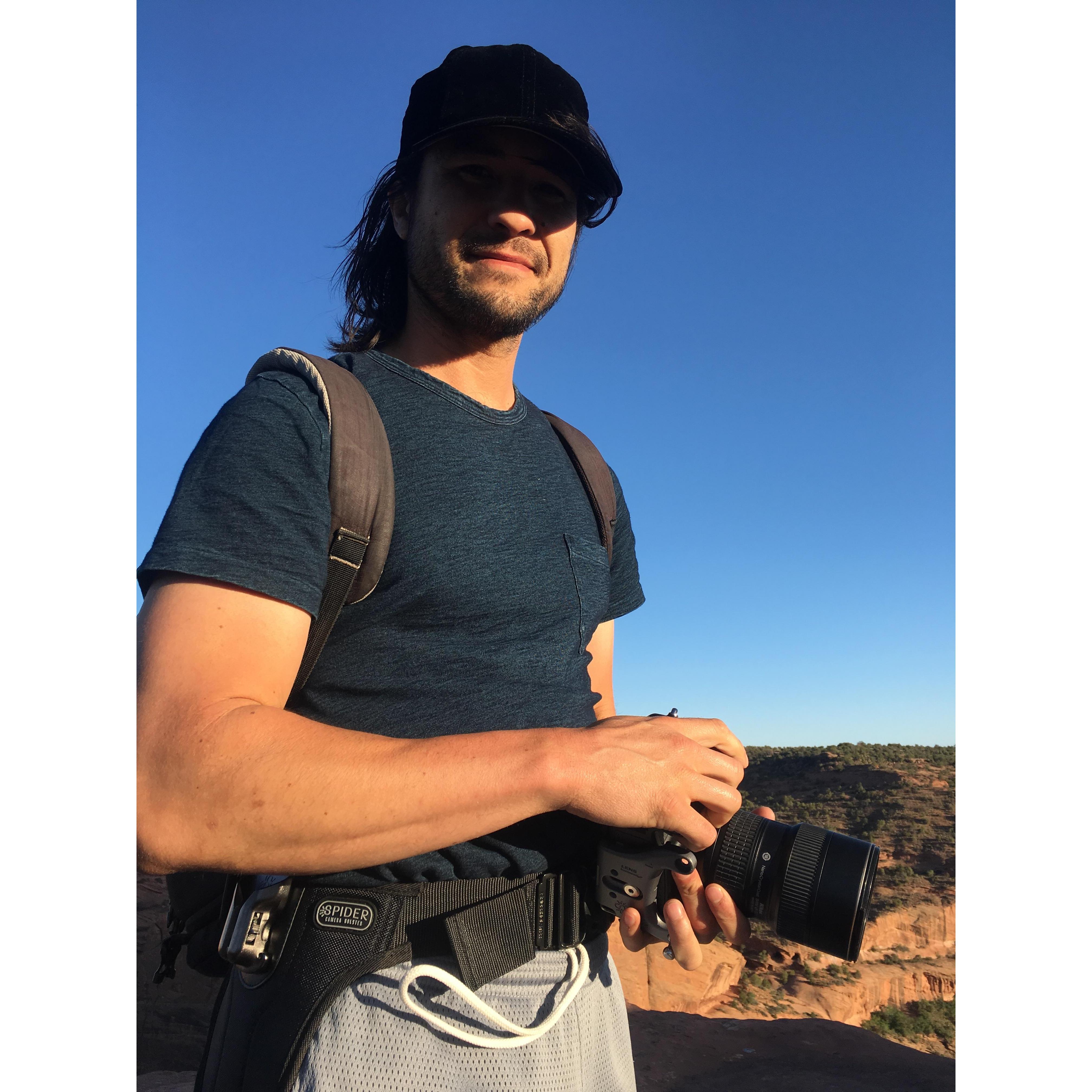 Capturing the man who is capturing images of the Canyon de Chelly in Arizona