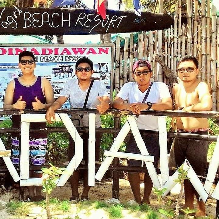 Highschool bestfriends turned groomsmen :)