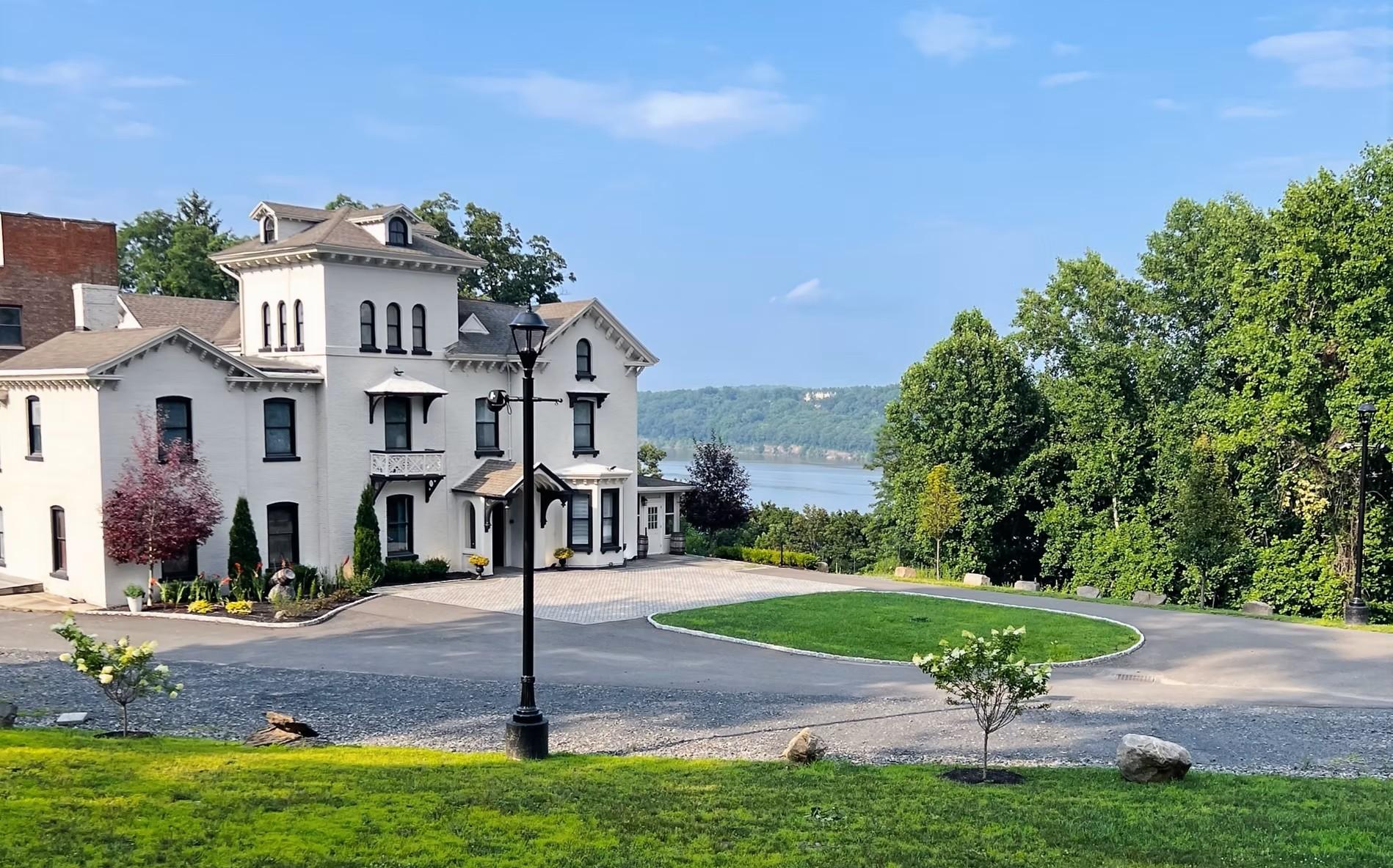 The Wedding Website of Claire Frink and Frank Bellis