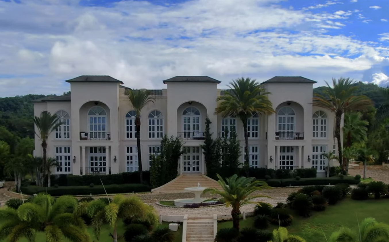 The Wedding Website of Stephania Henriquez and Moises Burgos