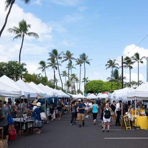 Spending Money at Kaka’ako Farmer’s Market