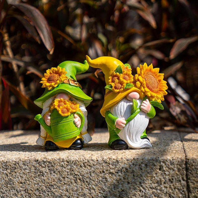 WZAPPKEW 2PCS Sunflower Gnome Decor,Dynamic Spring Gnomes Decorations for Home and Yard Swedish Tomte Elf Dwarf Figurines Summer Outdoor Gnomes Gifts for Women (Sunflowers)